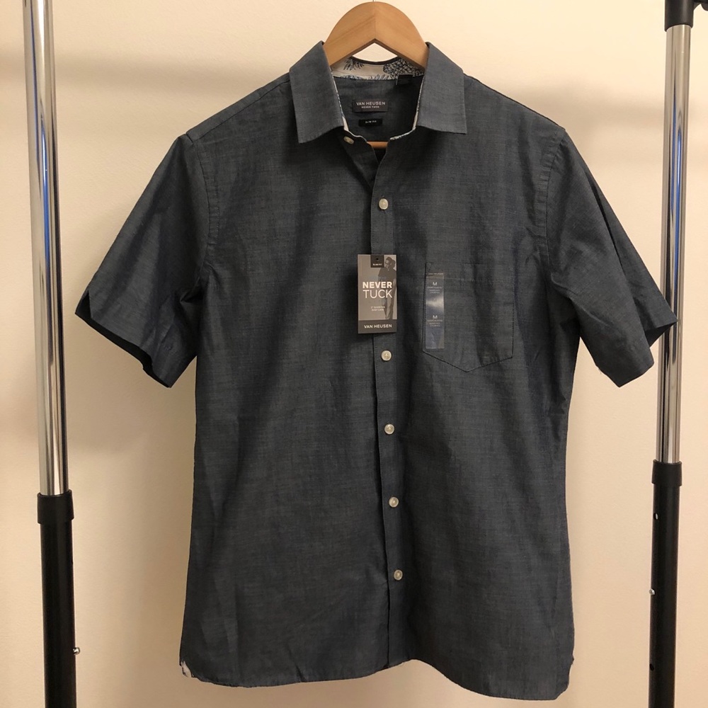 Van Heusen “Never Tuck” Short Sleeve Button Up, M